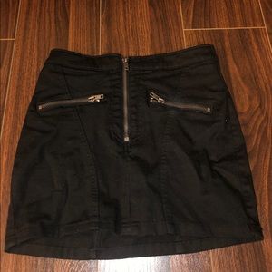 H&M BLACK MINI SKIRT